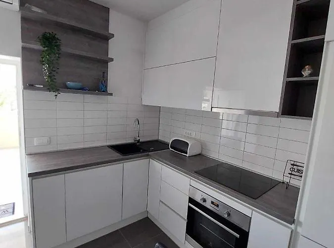 With Parking Space Kraj, Pasman - 335