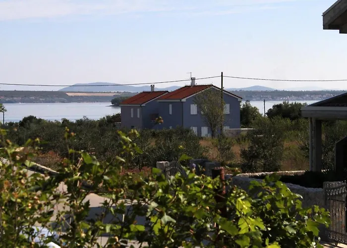 With Parking Space Kraj, Pasman - 335 شقة