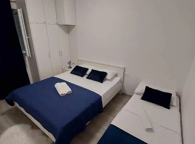 With Parking Space Kraj, Pasman - 335 *