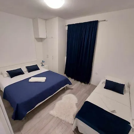 With Parking Space Kraj, Pasman - 335 Tkon